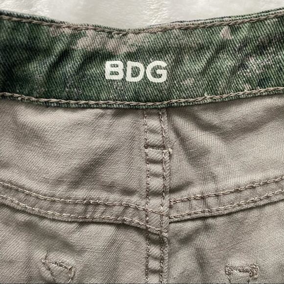 BDG camouflage high rise DREE cheeky jean shorts camo size 28 - Picture 2 of 5
